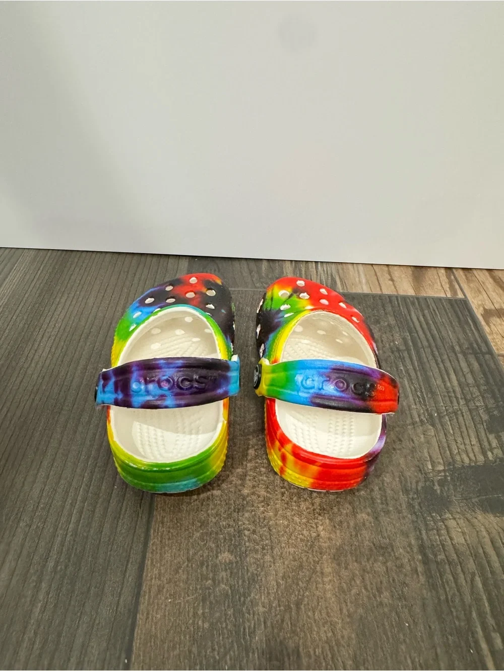 CROCS Kids Classic Tie Dye Rainbow Clogs Toddler Size C2 Colorful Shoes